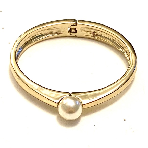 Jewelry - Pearl gold hinged bracelet Jewelry - Pearl gold hinged bracelet